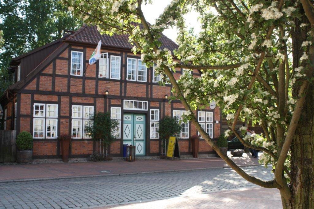 Kontraste Hotel Neumuenster Exterior photo